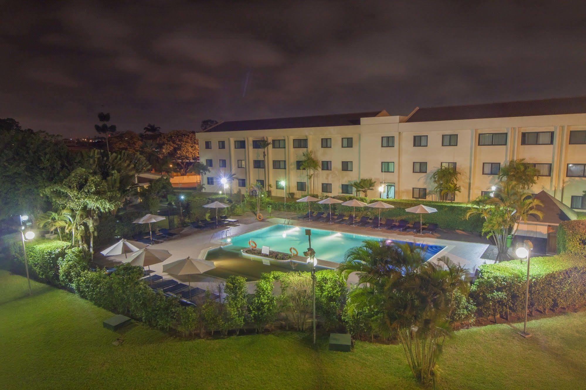 Fiesta Royale Hotel Accra Exterior photo